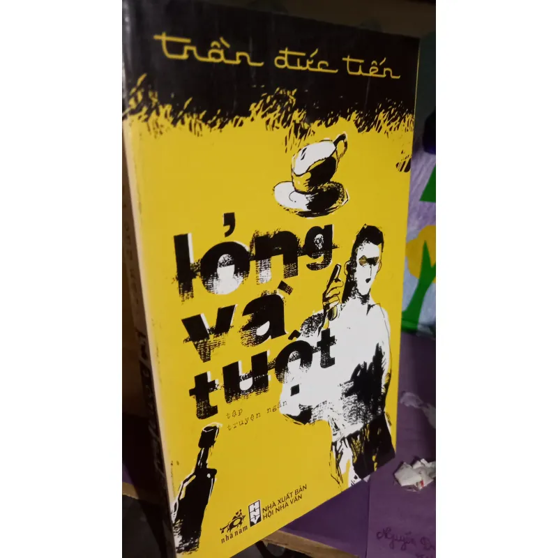 Lỏng và tuột  1010335