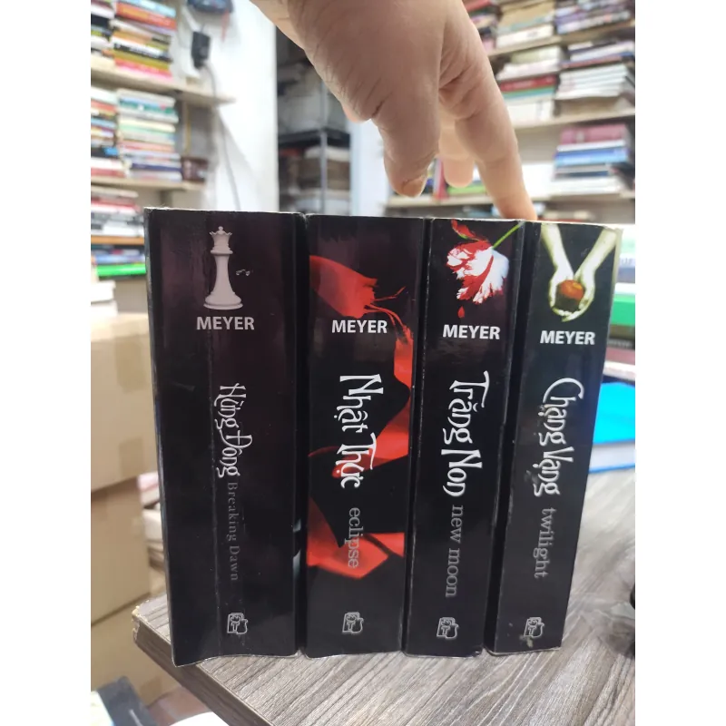 Sách: Trọn bộ Chạng Vạng, Trăng Non, Nhật Thực, Hừng Đông (B1) 728145