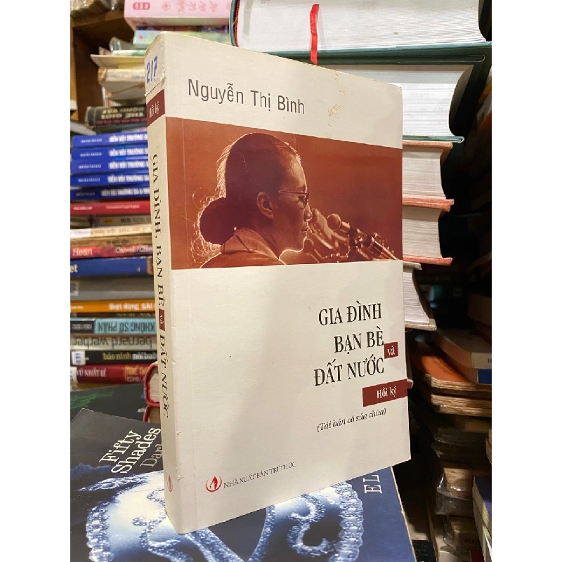 Gia đình, bạn bè và đất nước - Nguyễn Thị Bình 693364