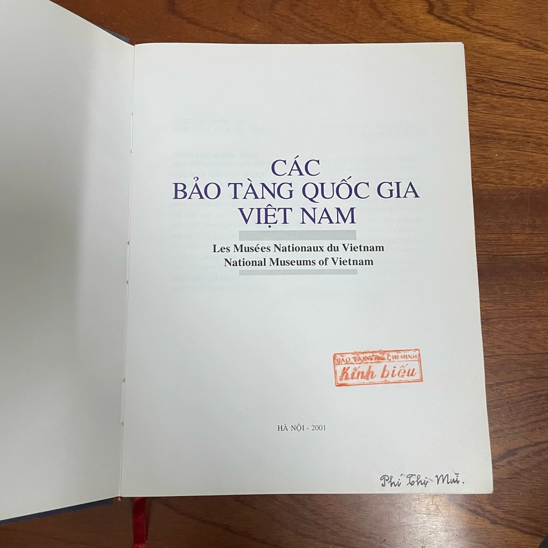II Tựa sách: Các Bảo Tàng Quốc Gia Việt Nam (Việt - Pháp - Anh) - 2001 496110