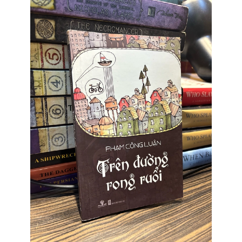 Trên đường rong đuổi - Phạm Công Luận 332342