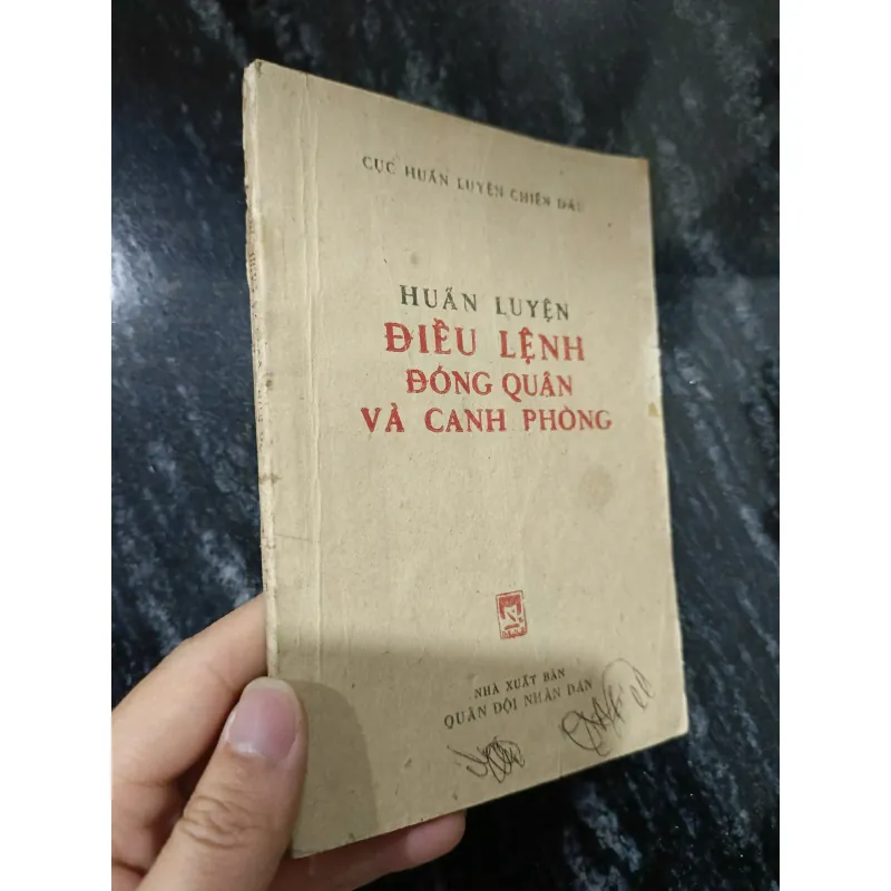 Huấn luyện điều lệnh đóng quân và canh phòng 757567