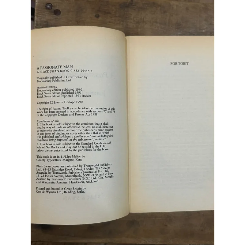 Combo sách tác giả Joanna Trollope - A Passionate Man & The Best of Friends 731626