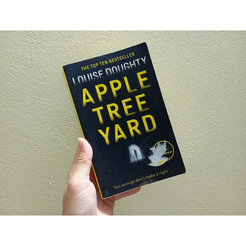 Apple tree yard,sách ngoại văn tiếng Anh english book  716990