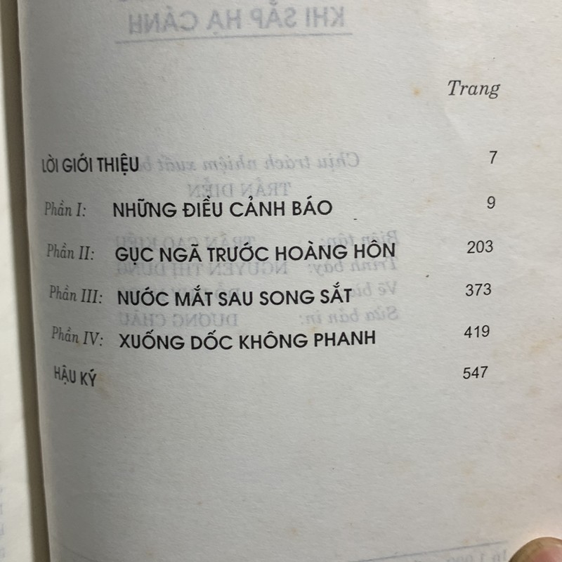 40 vụ tham nhũng khi sắp hạ cánh - Nhiều tác giả 187535