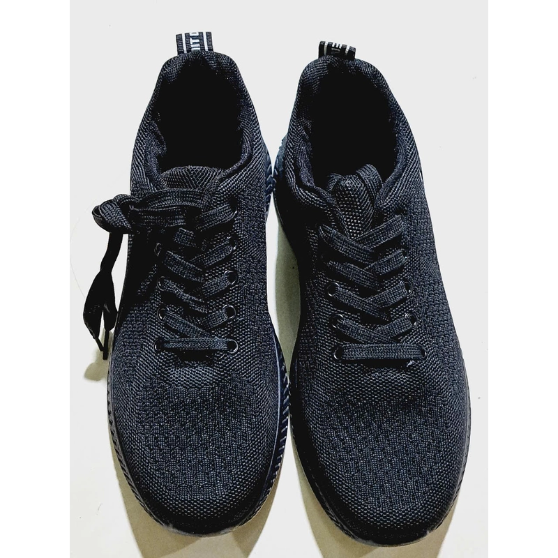 Giày Thế Thao Nam Màu Đen, Sneaker Nam
Màu Đen, Đế Êm, Nhẹ Thoáng Khí 371491