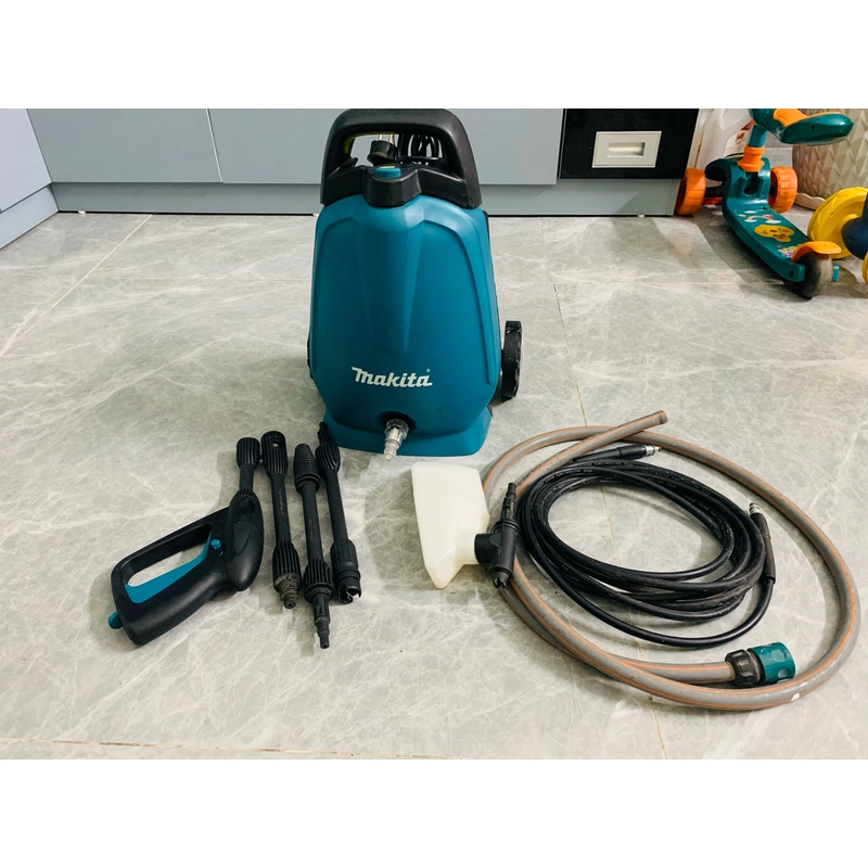 Máy rửa xe Makita model HW102 294701