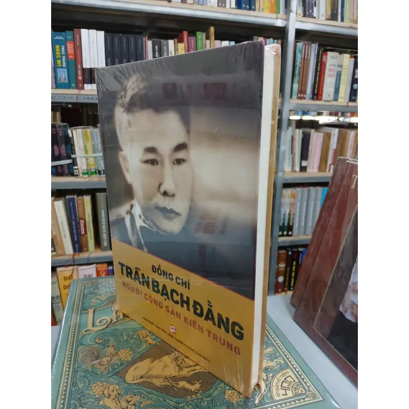 ĐỒNG CHÍ TRẦN BẠCH ĐẰNG - NGƯỜI CỘNG SẢN KIÊN TRUNG (BÌA CỨNG) 995373