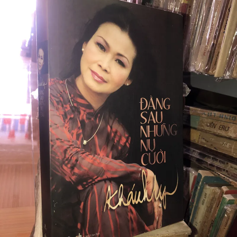 Đằng sau những nụ cười - Khánh Ly 571410