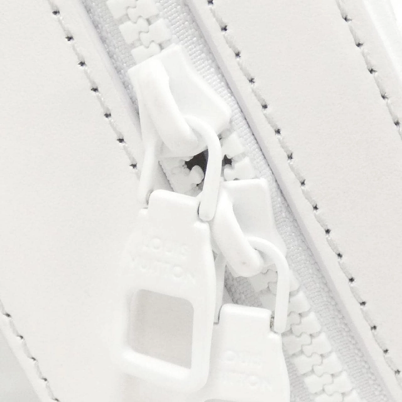 Túi xách vai Louis Vuitton LV Ornament Handle Soft Trunk M21833 609666