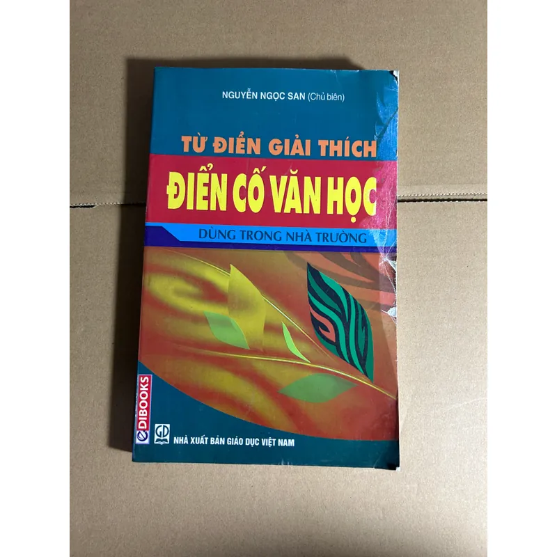 Từ điển giải thích điển cố văn học 596423