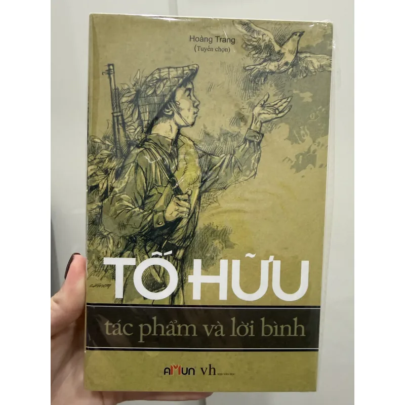 “Tố Hữu tác phẩm và lời bình” 733079