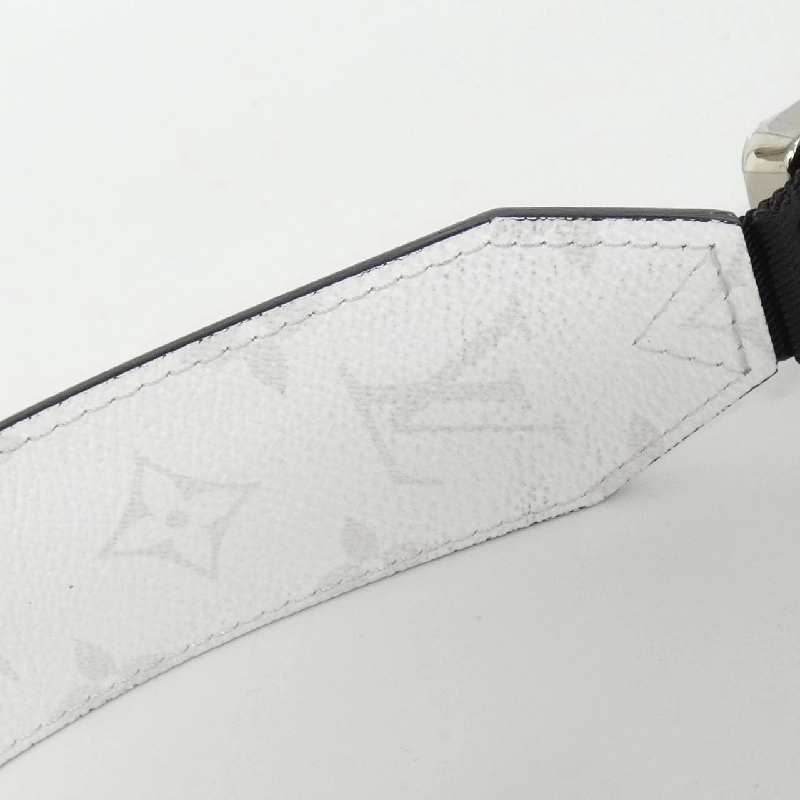 Túi đeo chéo ngoài trời Louis Vuitton Taiga Lama M30873 610745