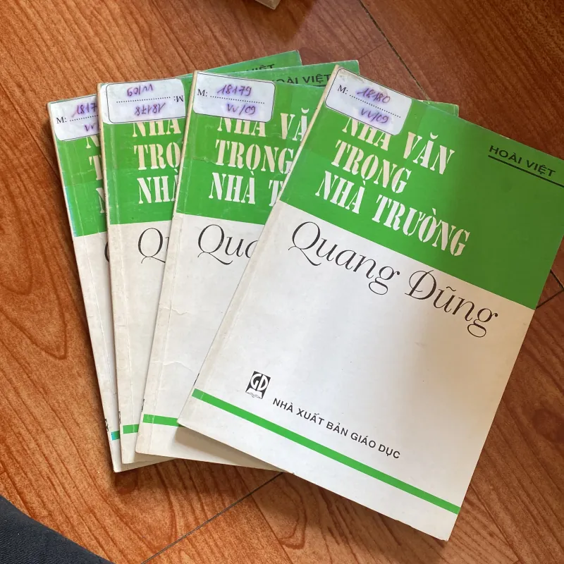 Nhà văn trong nhà trường Quang Dũng 759398