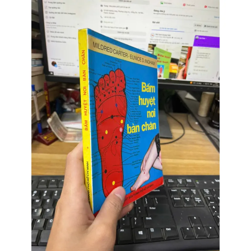 Bấm huyệt nơi bàn chân [Sv1] 713525