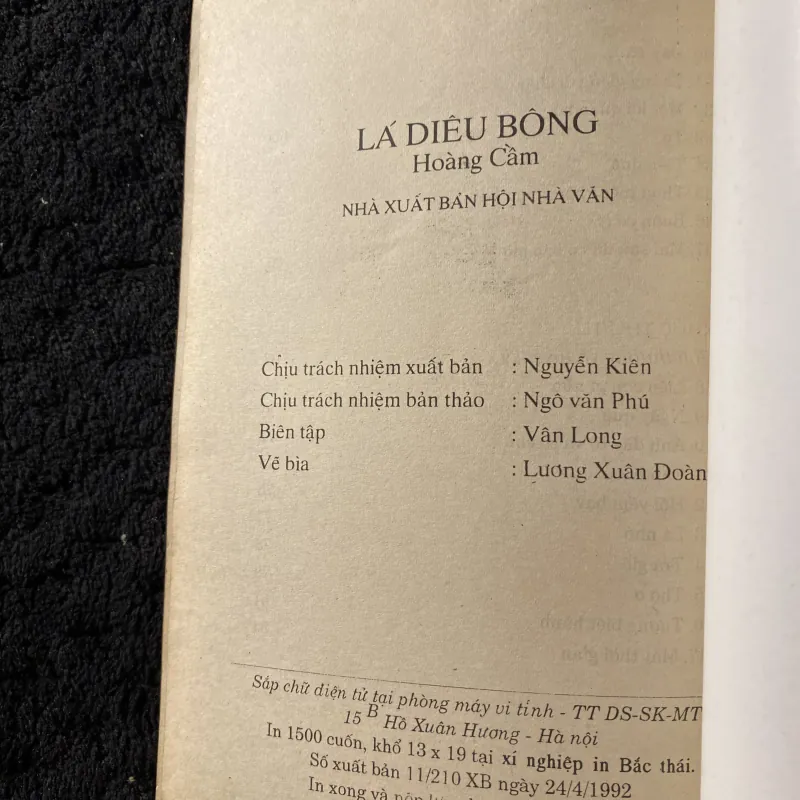 [chũ ký] Lá Diêu Bông của thi sĩ Hoàng Cầm 1038105