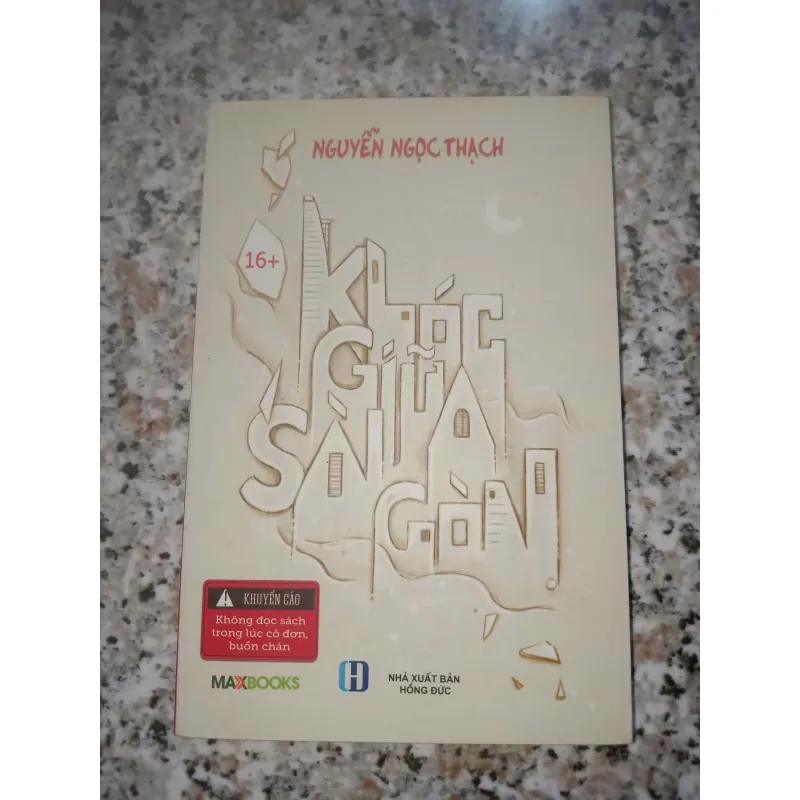 Khóc Giữa Sài Gòn 934336