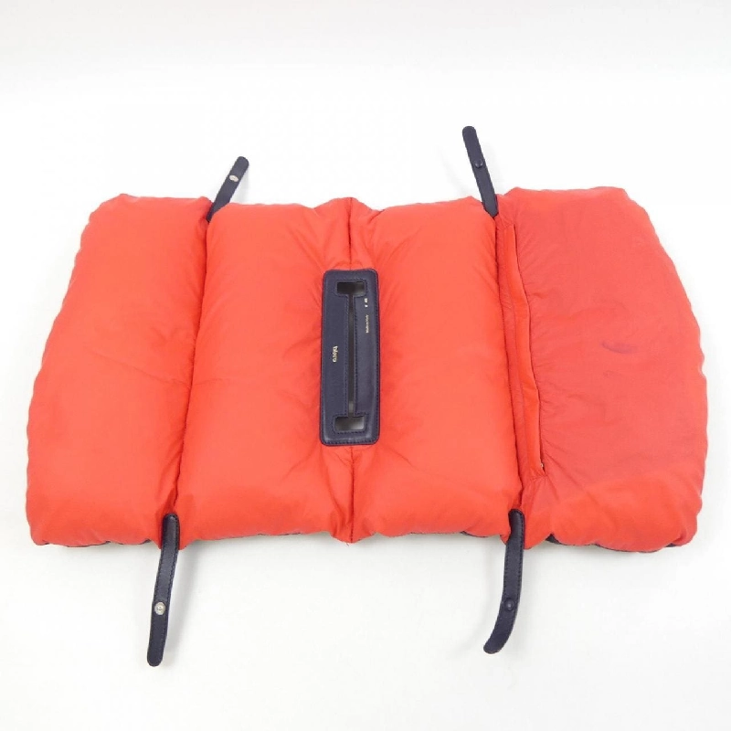 BÌNH ĐỰNG VALEXTRA 656082