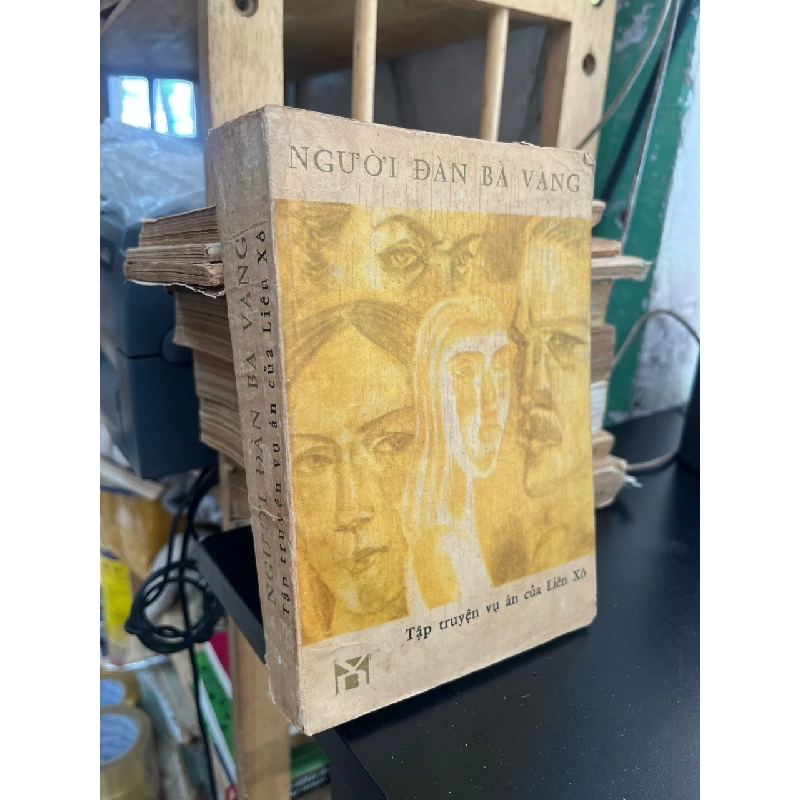 Người đàn bà vàng 552118