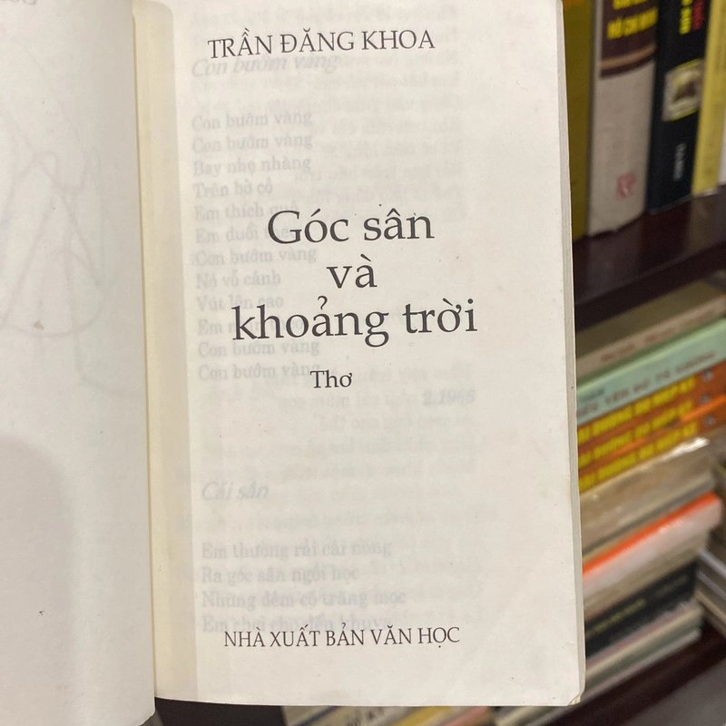 GÓC SÂN VÀ KHOẢNG TRỜI, sách khổ nhỏ bỏ túi, xb 2003 551049