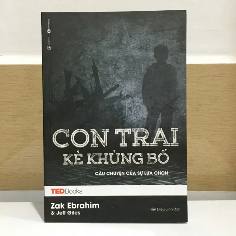 Con Trai Kẻ Khủng Bố 573914