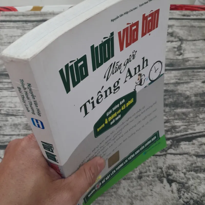 Vừa lười vừa bận vẫn giỏi tiếng Anh. Chỉ 45 phút mỗi ngày. Chủ biên GV Nguyễn Văn Hiệp 749642