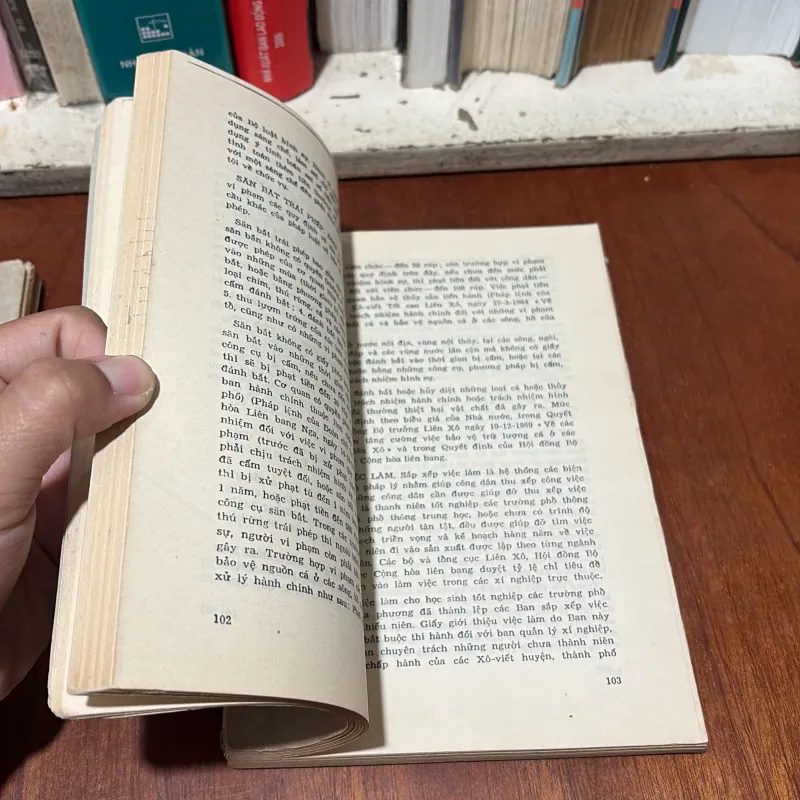 [Có Thể Là Bản Photo] - II Sách Pháp Luật: Thuật Ngữ Pháp Lý Phổ Thông (2 Tập) - 1986•1987 755364