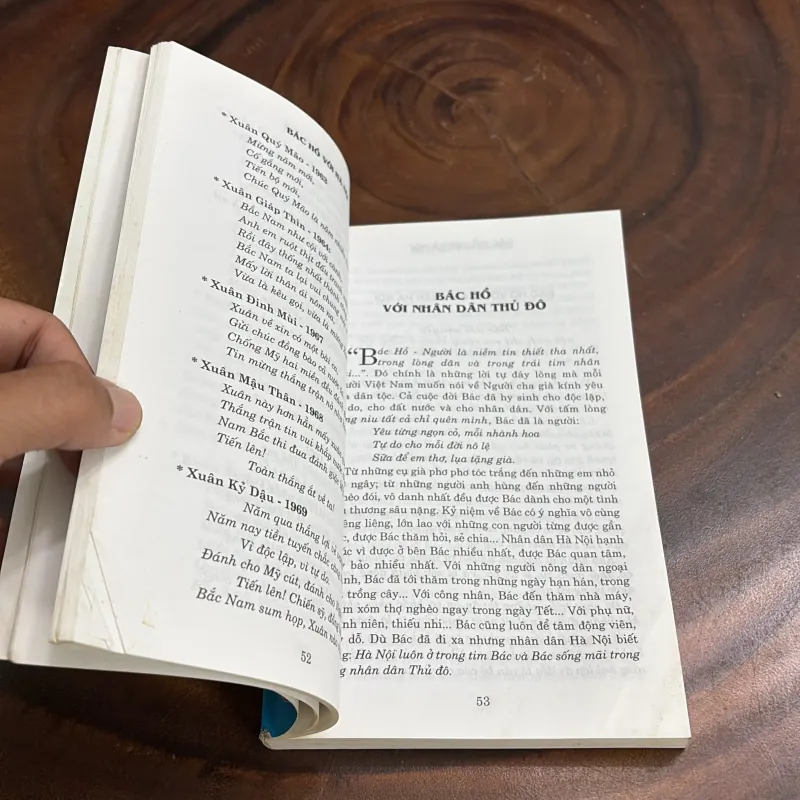 II Tủ Sách Danh Nhân Hồ Chí Minh: Bác Hồ Với Hà Nội - 2009 997970