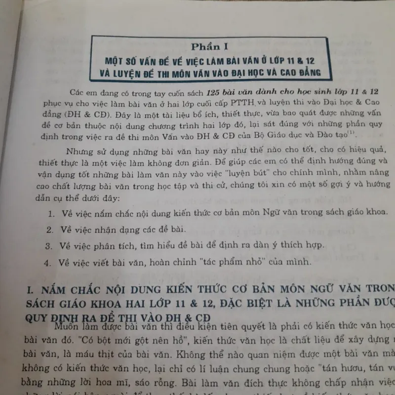 Luyện thi Tú tài, ĐH môn Văn: 125 bài văn lớp 11, 12. TS Nguyễn Xuân Lạc chủ biên 745135