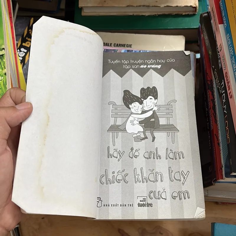 II Sách Tình Yêu: Hãy Để Anh Làm Chiếc Khăn Tay Của Em - 2012 698011