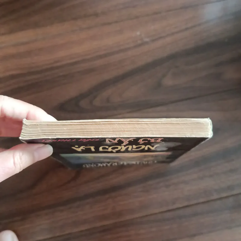 Người lạ bí ẩn 763307