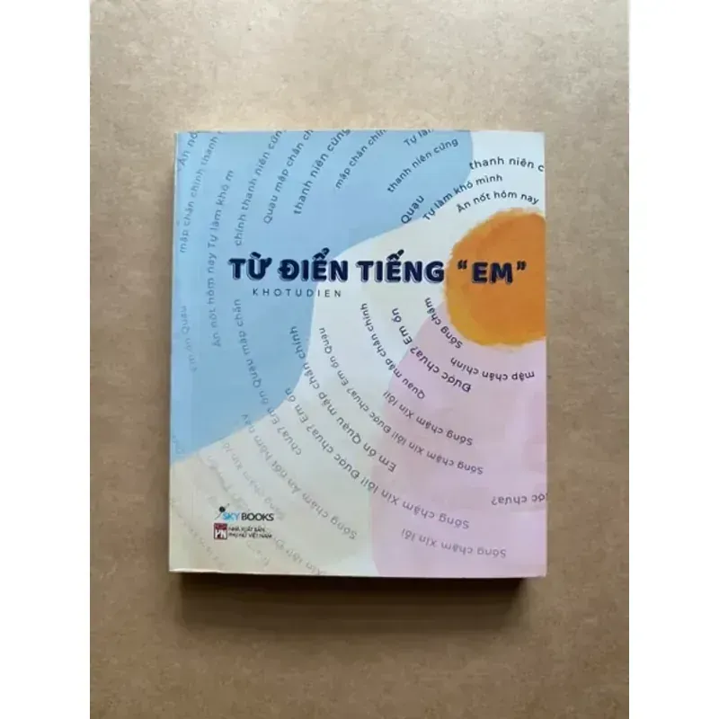 Sách - Từ điển tiếng Em (nguyên seal) - Khotudien 931752