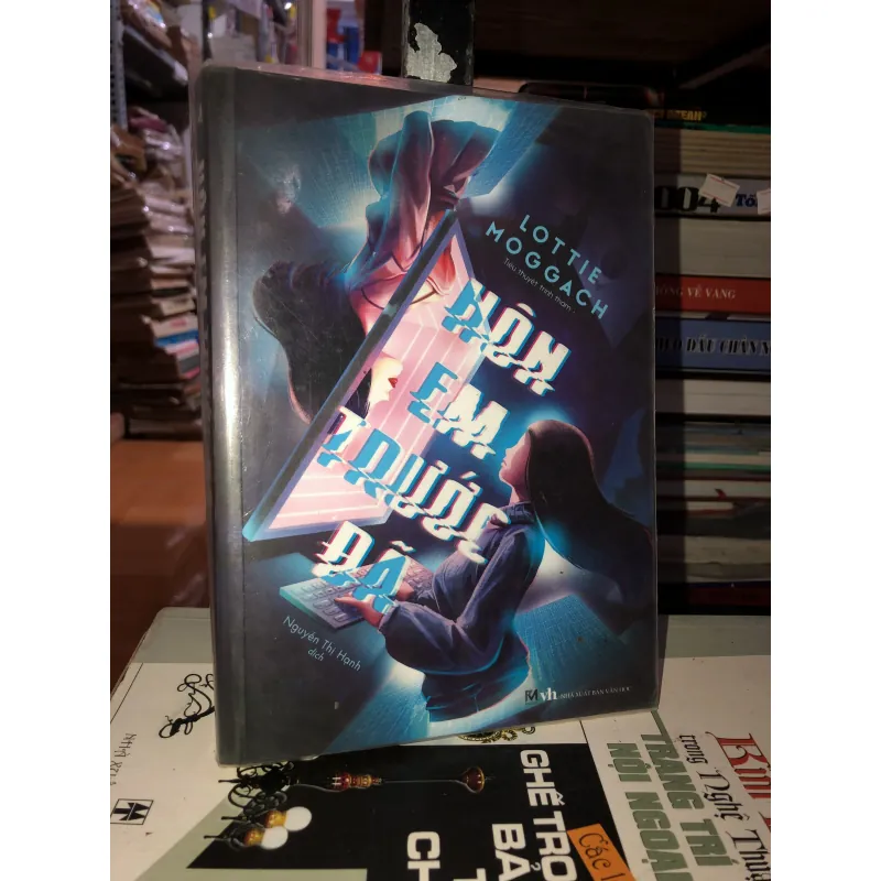 Hôn em trước đã - Lottie Moggach 1001950