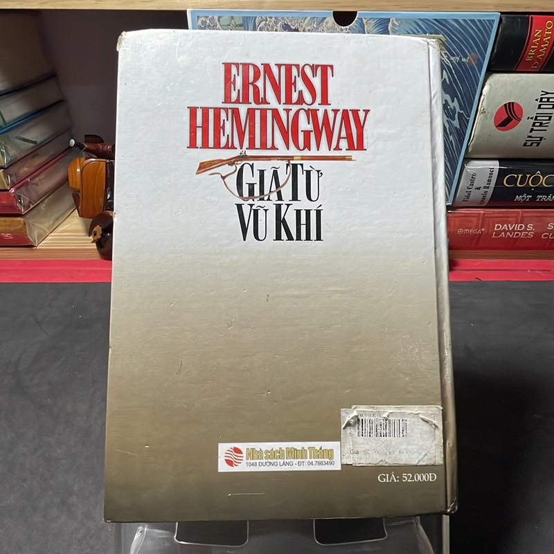 Giã từ vũ khí Ernest Hemingway Bìa cứng mới 80% 276418