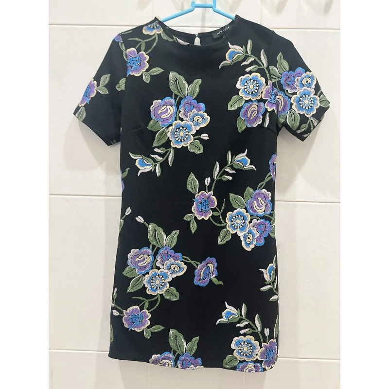 Đầm mini thêu hoa  493930