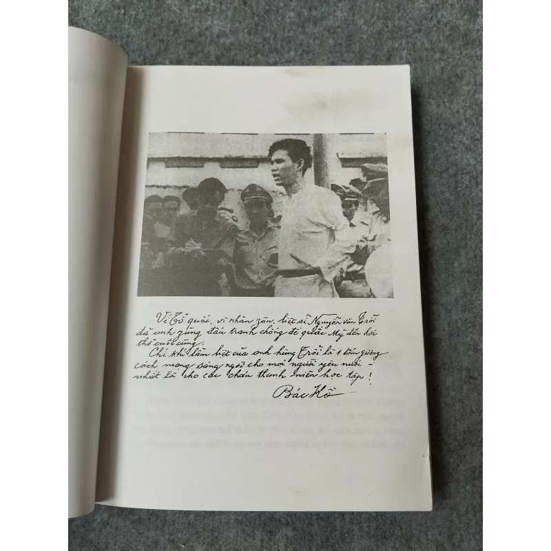 SINH RA TRONG KHÓI LỬA 700925