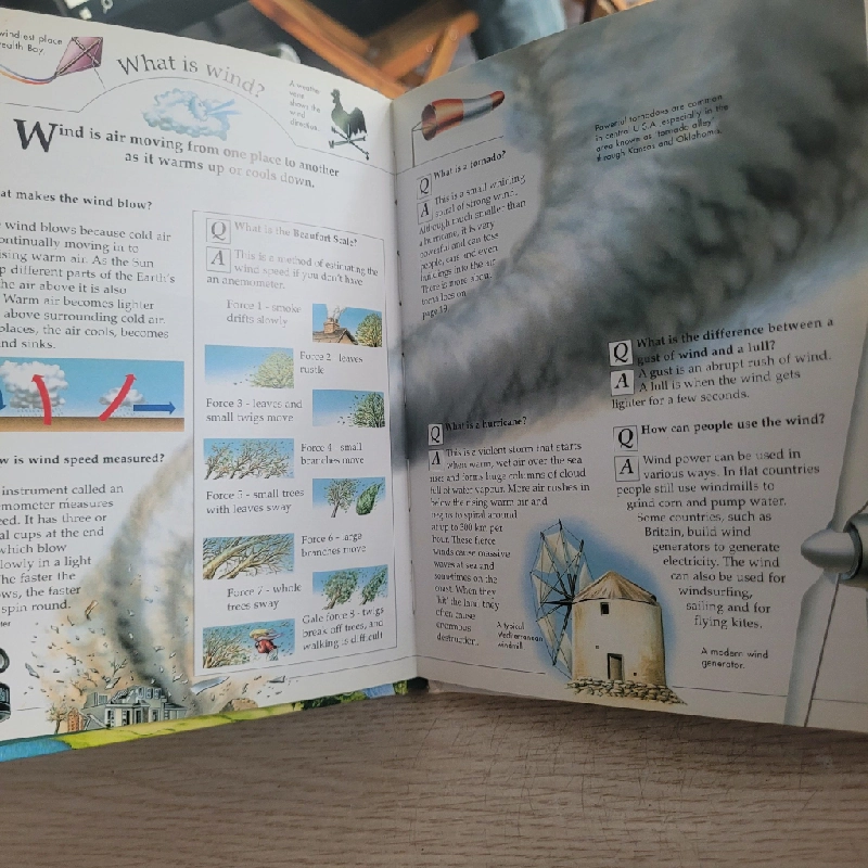 Wild Weather (Hot Topics)  Various Authors (Parragon Books) 531329