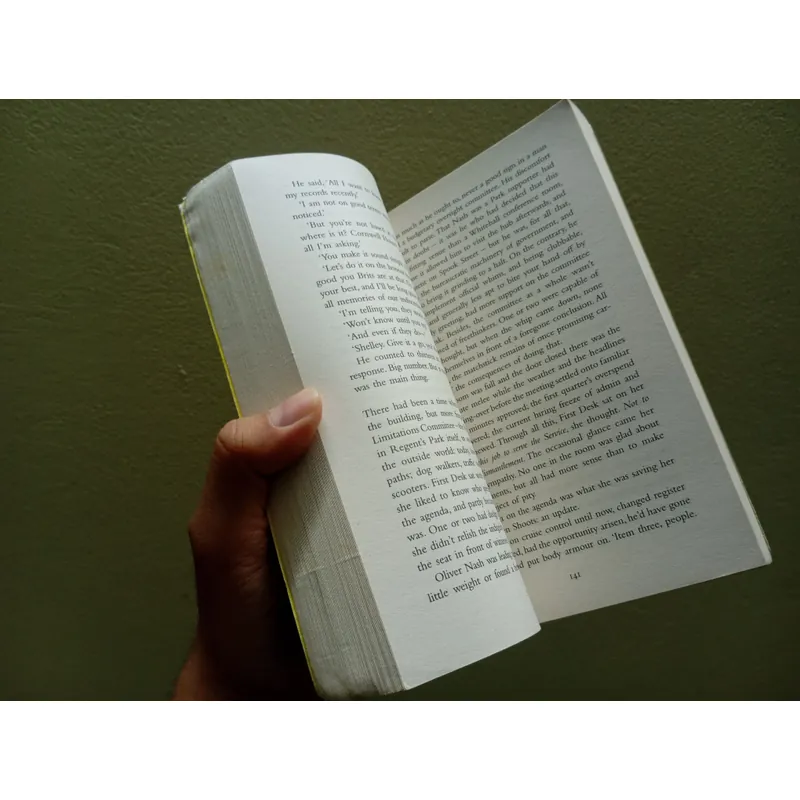 The secret hours,sách ngoại văn tiếng Anh, english book, tiểu thuyết  603465