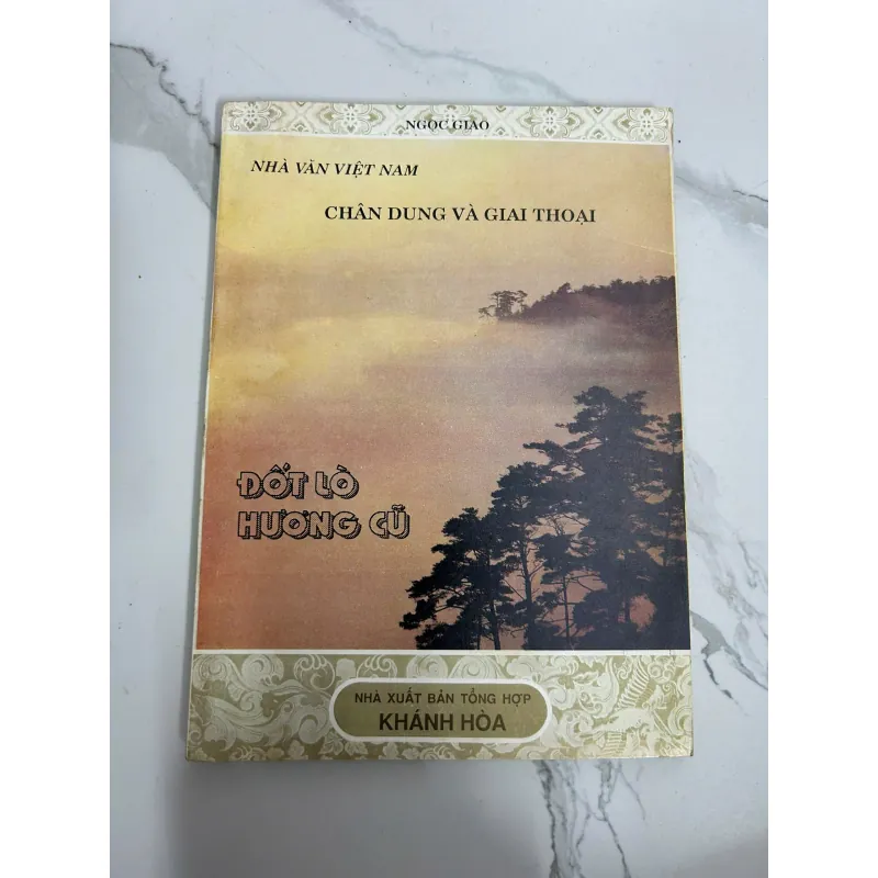 Nhà văn Việt Nam – Chân dung và giai thoại: Đốt lò hương cũ – Ngọc Giao 718152