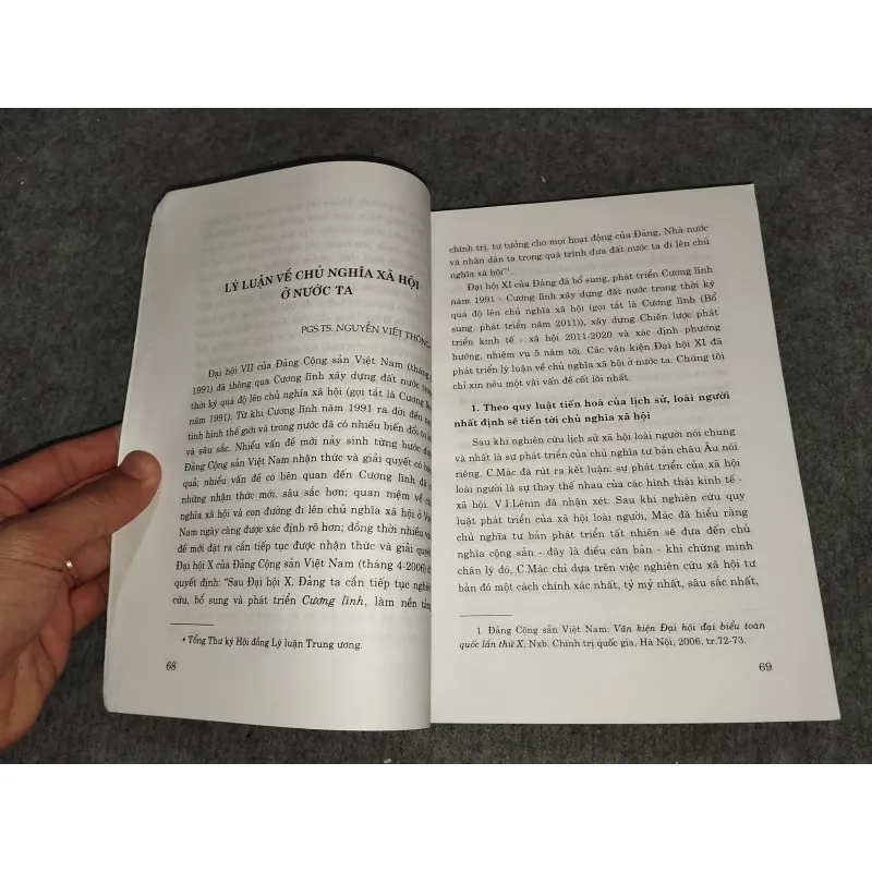 KIÊN ĐỊNH MỤC TIÊU VÀ CON ĐƯỜNG ĐI LÊN CHỦ NGHĨA XÃ HỘI Ở NƯỚC TA 701107