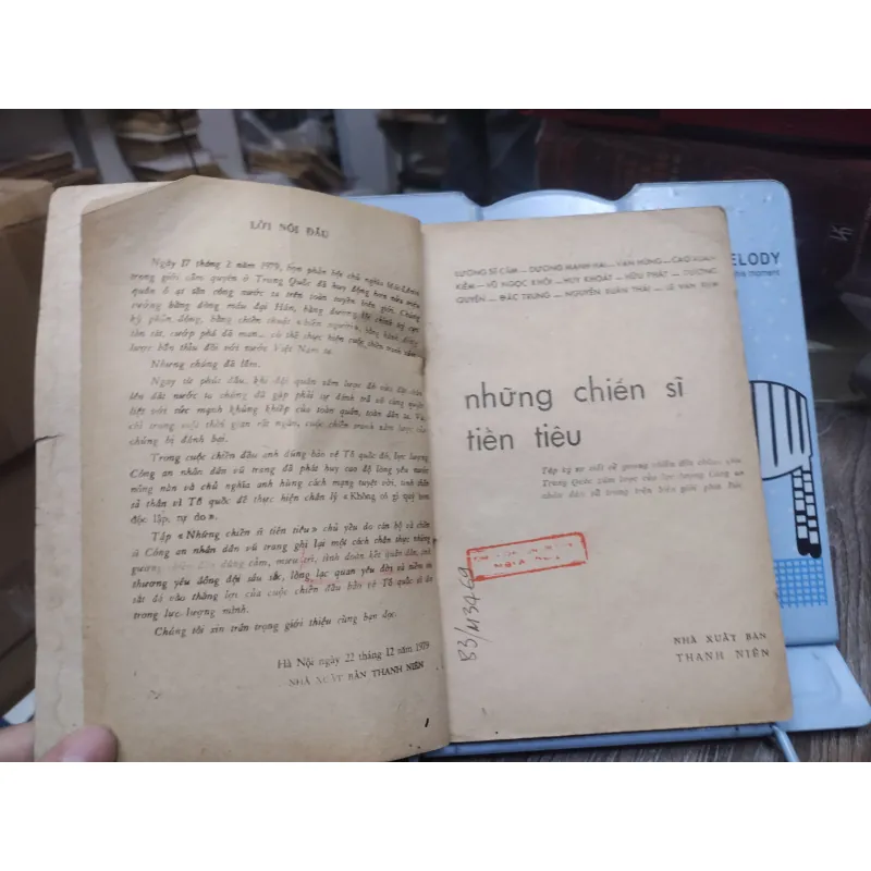 Sách: Những chiến sĩ tiền tiêu - TG: Nhiều tác giả (A2) 751400
