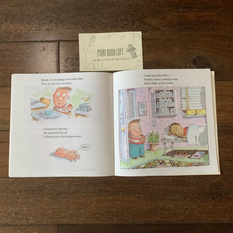 Set 2 cuốn sách ngoại văn Black Lagoon, Used, Bìa mềm, minh họa đẹp, printed 1995 492661