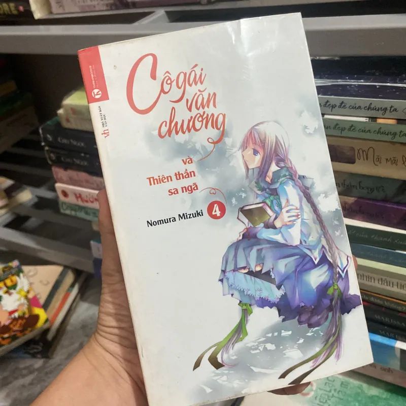 Cô gái văn chương và thiên thần sa ngã - Tập 4 961675