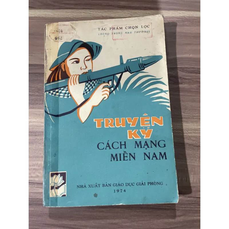 Truyện ký cách mạng Việt Nam - khổ lớn- 1974 748013