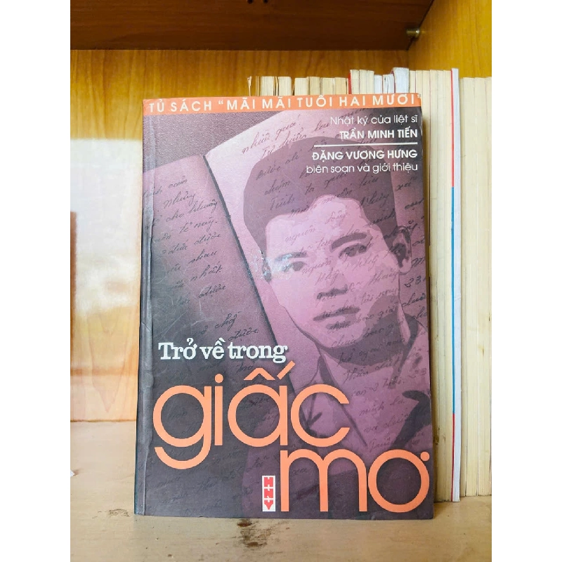 Trở về trong giấc mơ / Đặng Vương Hưng Sách văn học VAVO3101 790014