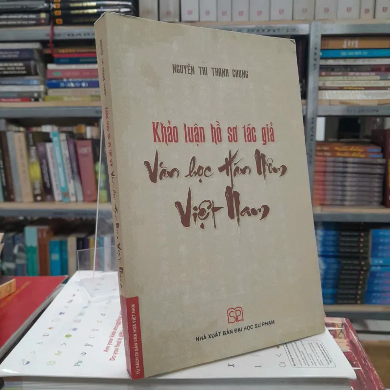 KHẢO LUẬN HỒ SƠ TÁC GIẢ VĂN HỌC HÁN NÔM VIỆT NAM - NGUYỄN THỊ THANH CHUNG 595604