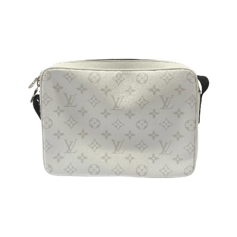 Túi đeo chéo Louis Vuitton Taiga Lama Outdoor Messenger PM M30243 - Hàng hiệu Chính hãng 802767