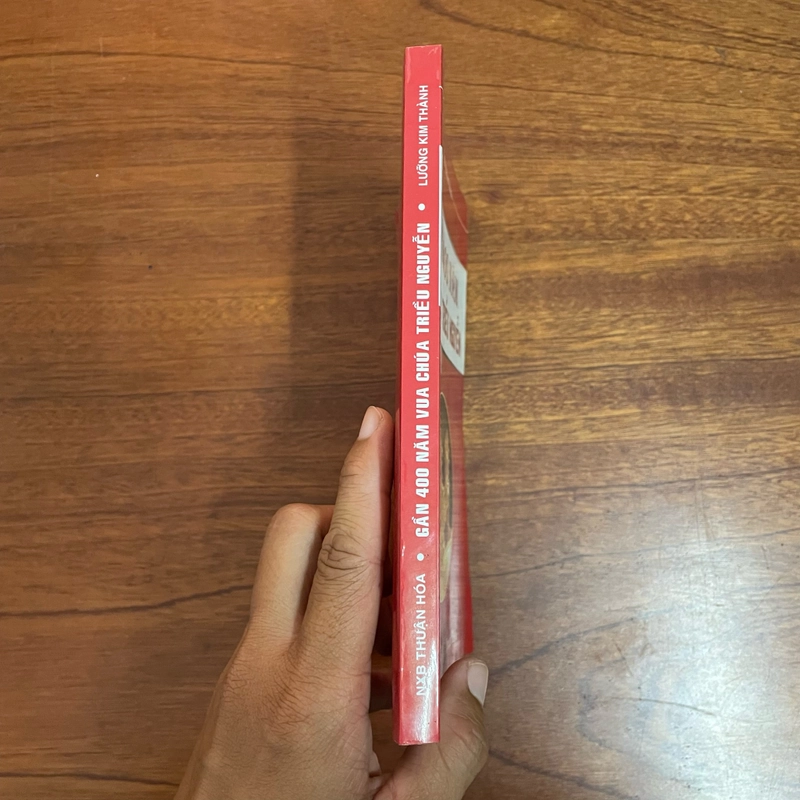 II Sách Lịch Sử: Gần 400 Năm Vua Chúa Triều Nguyễn - Lưỡng Kim Thành - 2013 474789