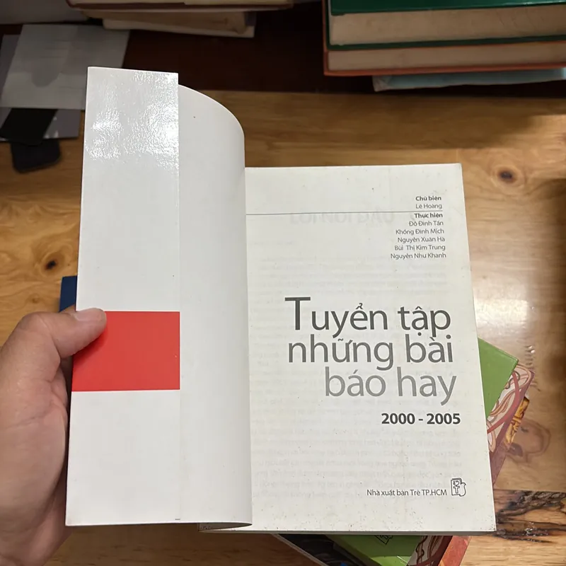 II Tựa sách: Tuyển Tập Những Bài Báo Hay 2000 • 2005 - Tuổi Trẻ - 2005 700963