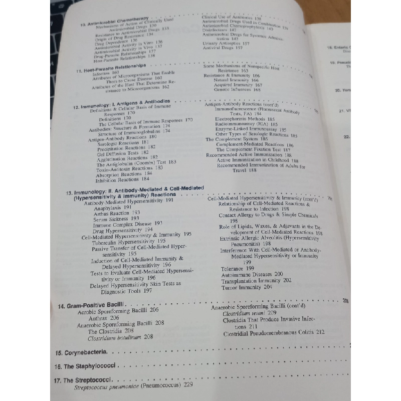 Review of Medical Microbiology - E. Jawetz, J. L. Melnick, E. A. Adelberg 550649
